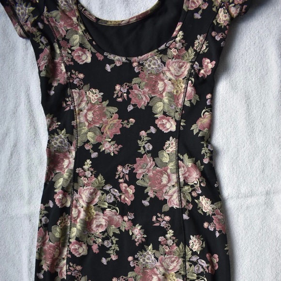 Talula Aritzia XXS floral dress - Picture 3 of 10